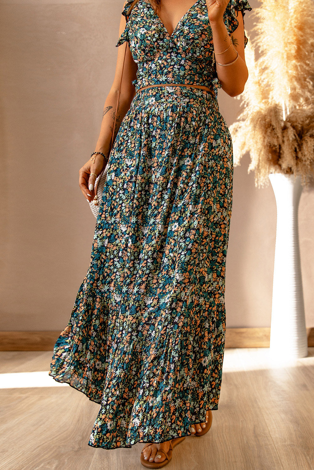 Top de cultivo floral multicolor y juego de faldas maxi