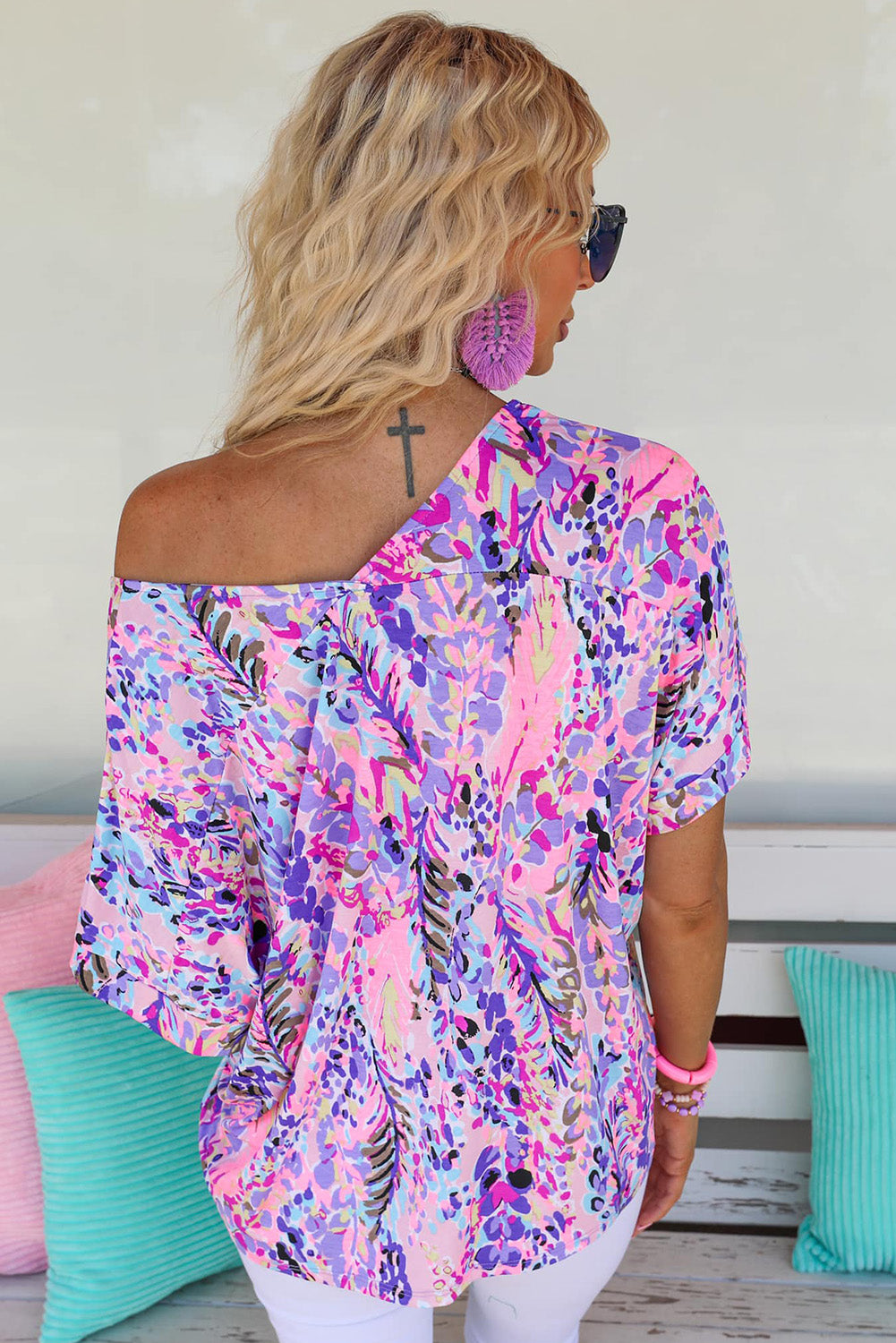 Camiseta floral pintada en rosa *