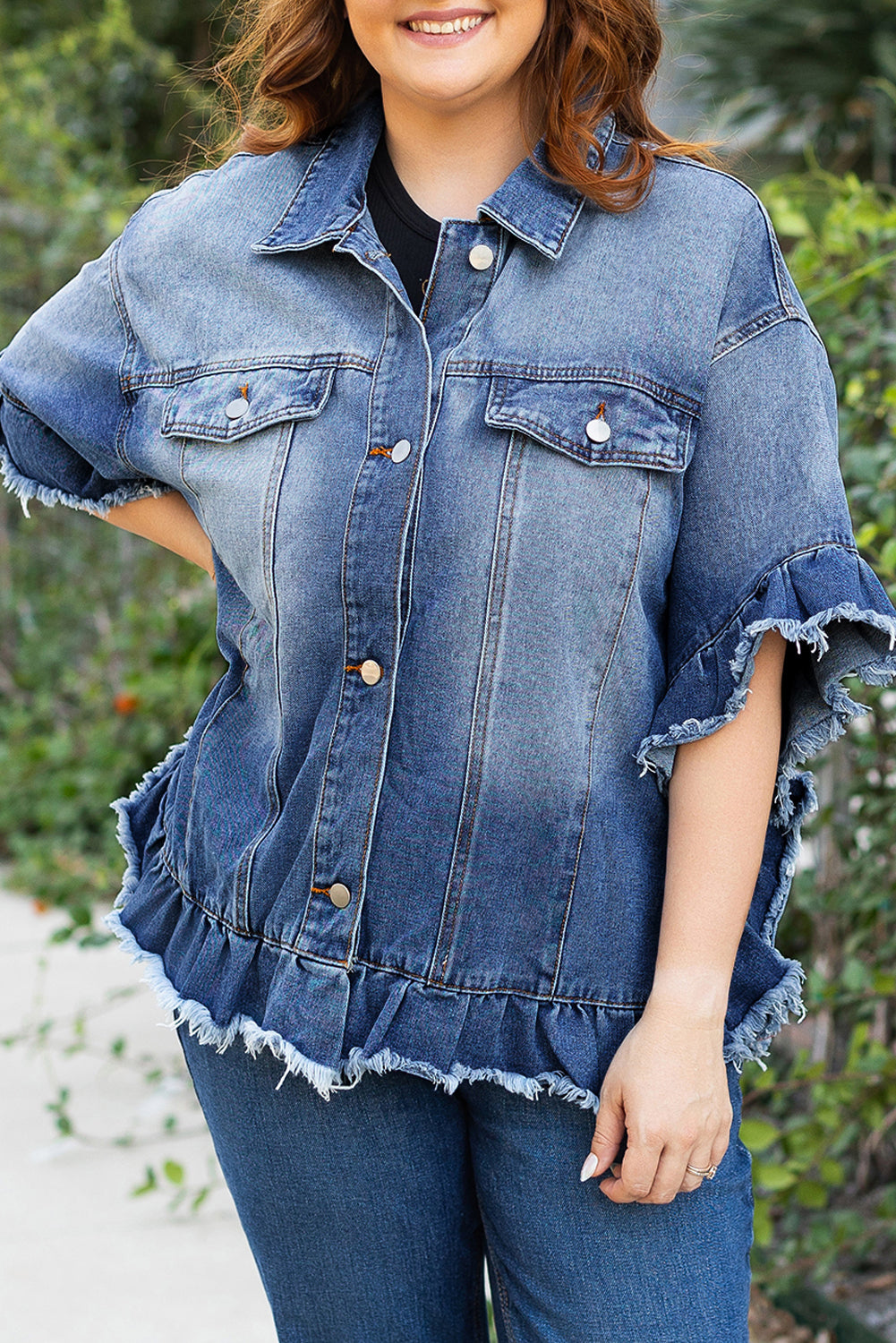 Veste en jean grande taille à manches courtes et effilochée bleu paon