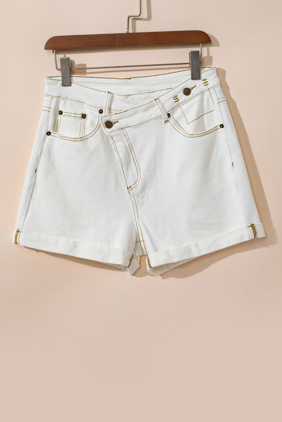 Short en jean élégant blanc à taille asymétrique