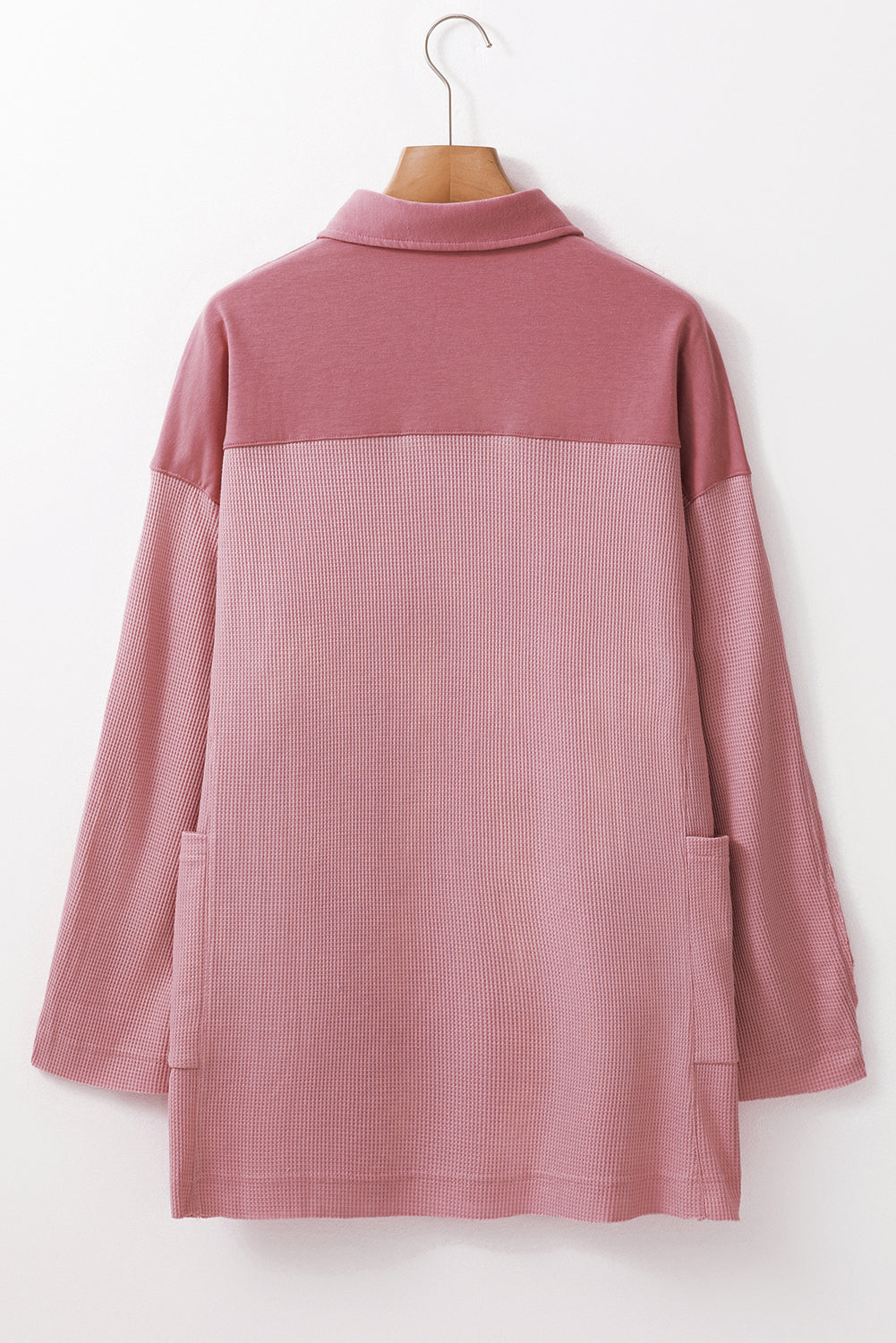 Haut ample rose gaufré à manches longues et demi-bouton