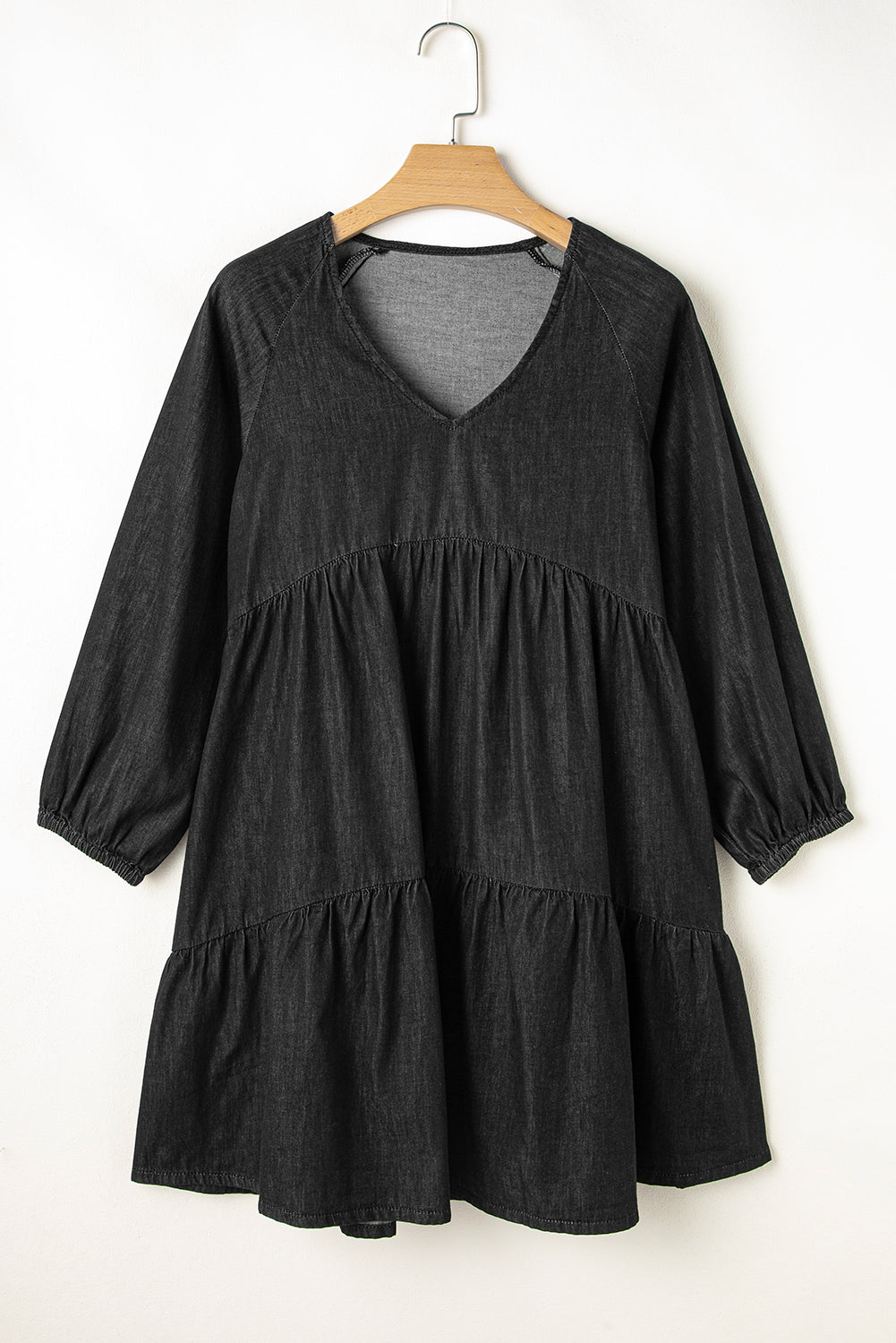 Black mini-robe in ruffled chambray and puffy sleeves, V-collar