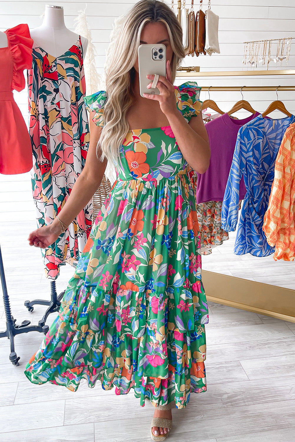 Long ruffled and ruffle dress *