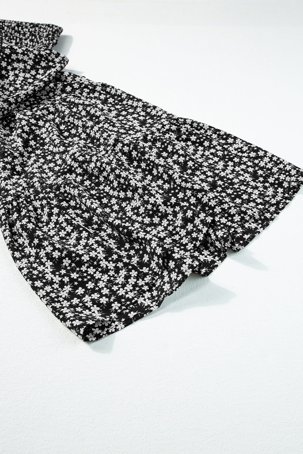 Combinaison florale noire à fines bretelles *-A WOMAN WE LOVE