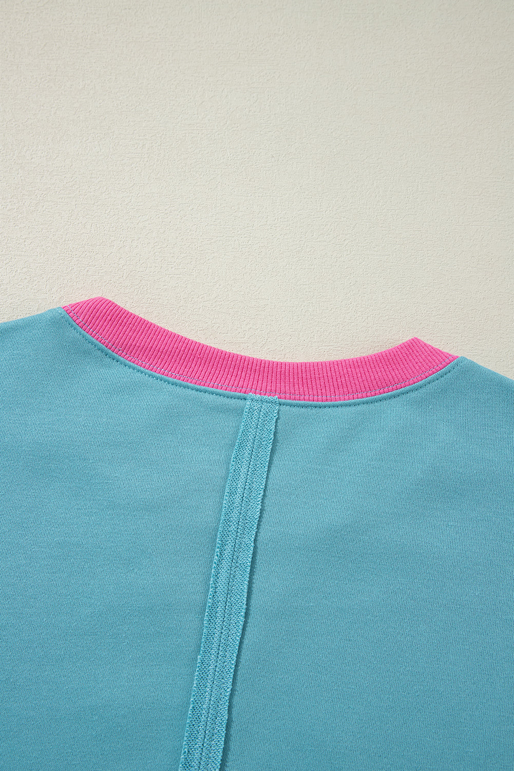 Sweat-shirt ample à col rond et patchwork color block bleu clair