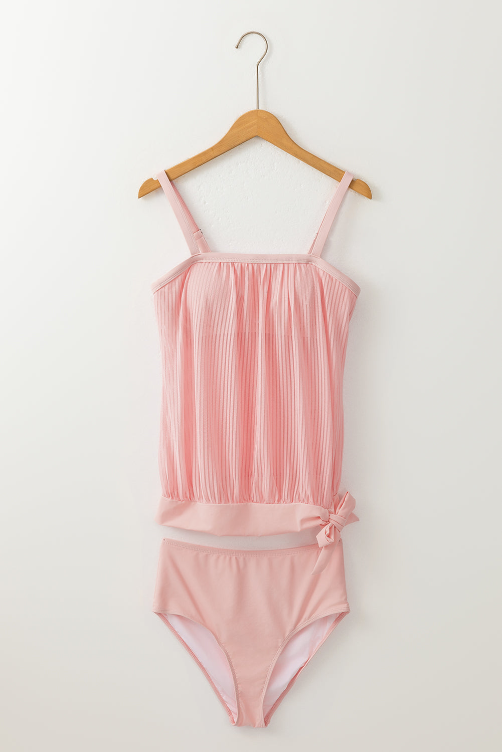 Maillot de bain tankini rose à rayures et ourlet noué en maille