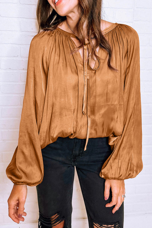 Camel satinado plisado atado en v cuello hojaldre blusa