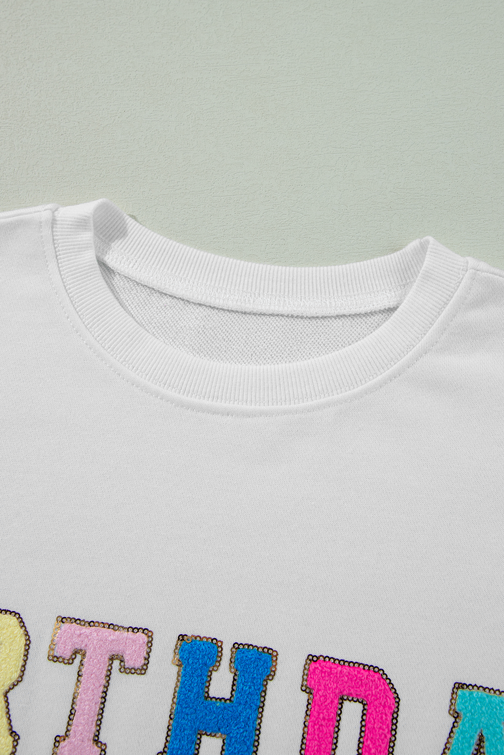 Sudadera de manga de balón blanco y estampado de reina de cumpleaños
