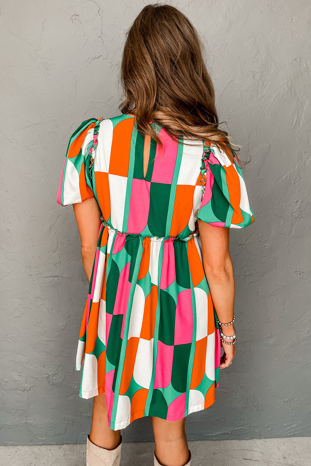 Green short dress with abstract print and puff sleeves