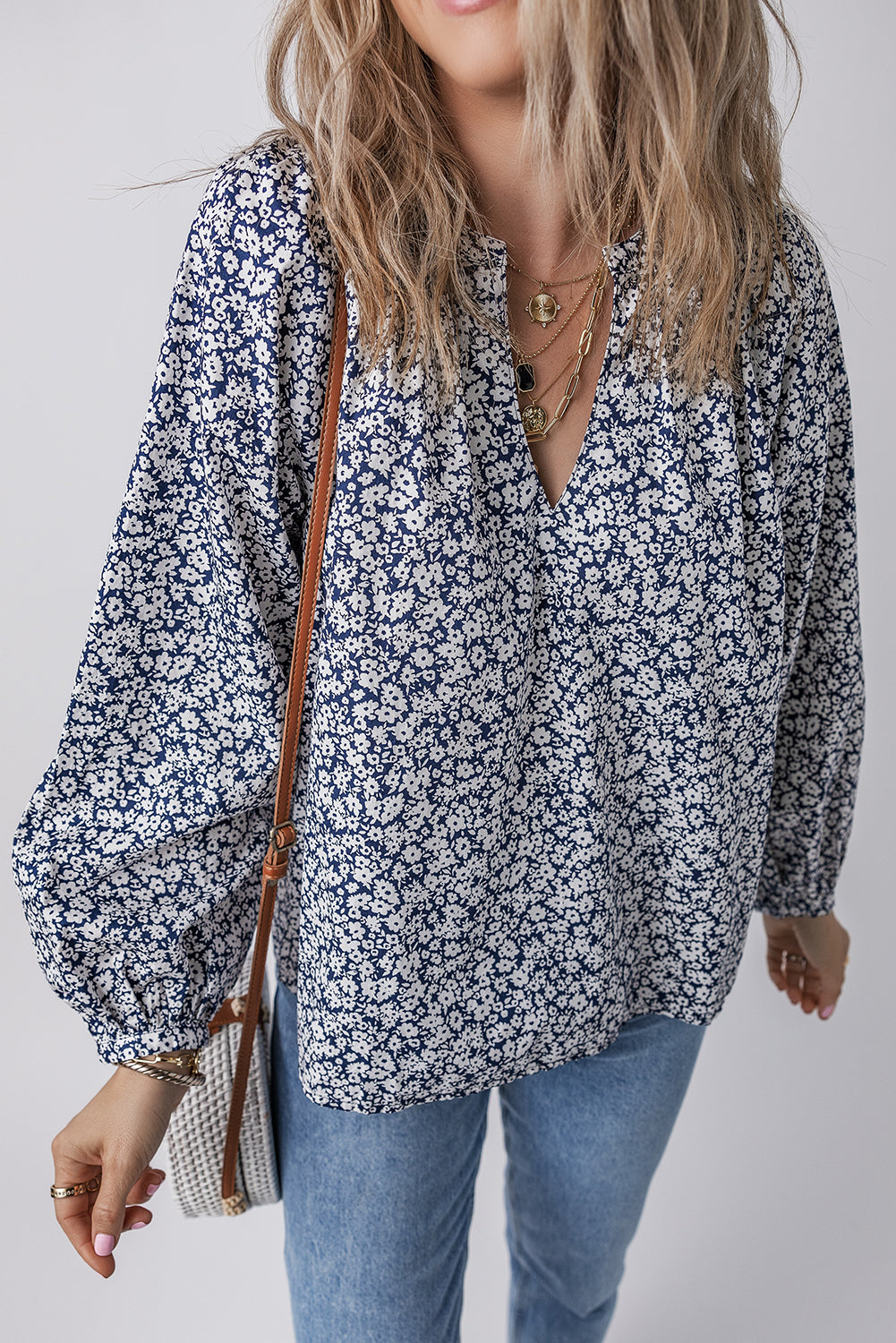 Chemisier bleu à imprimé floral et col en V cranté *-A WOMAN WE LOVE
