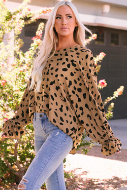 Blouse Large V -neck leopard and ruffle cuffs