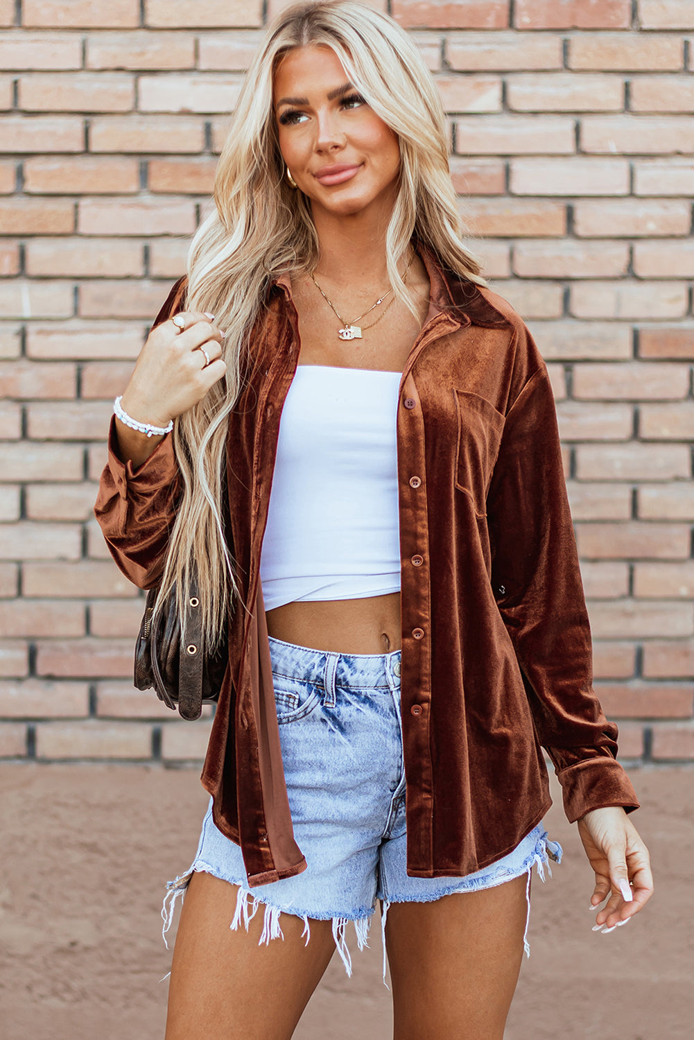 Chemise en velours avec poche poitrine marron-A WOMAN WE LOVE