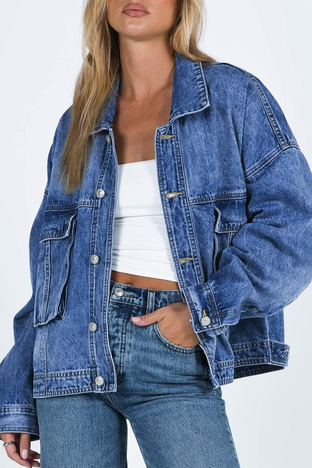 Veste en jean ample bleue avec poches poitrine et épaules tombantes