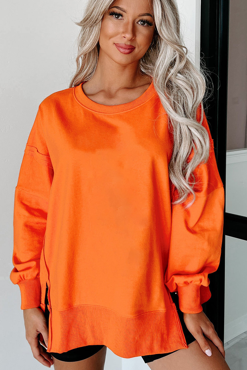 Sudadera de cuello redondo de cuello y costuras aparentes con hendiduras