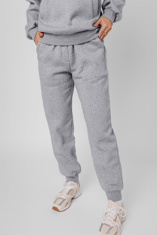 Ensemble de vêtements de sport gris uni à capuche et jogging à coutures apparentes