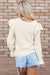 Blusa de terciopelo acanalado beige con volantes y mangas de volantes