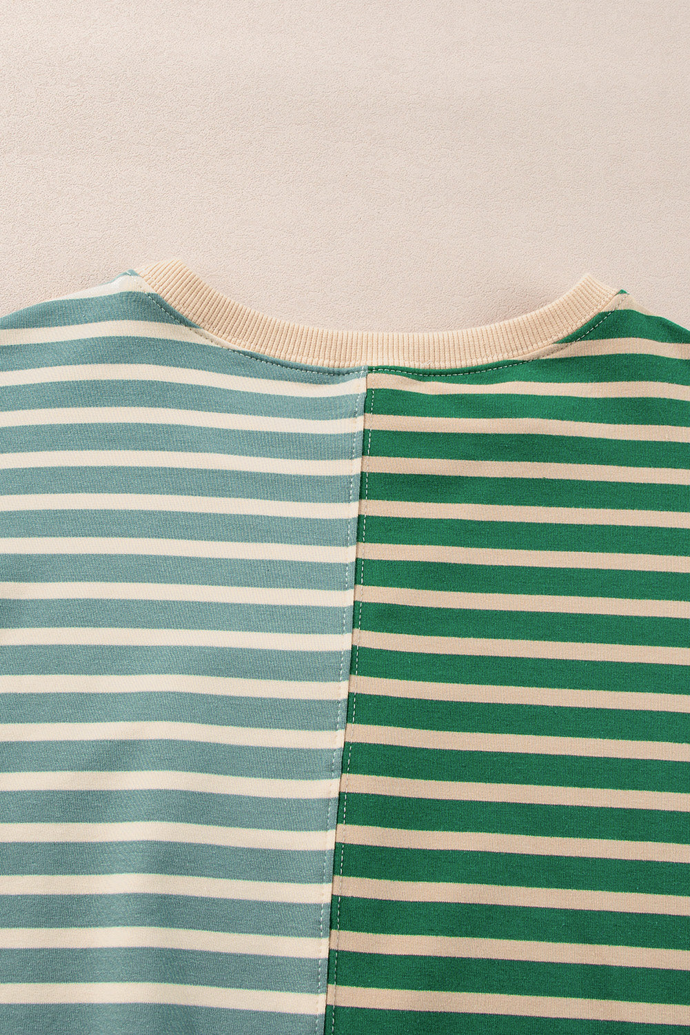 Sweat-shirt oversize à rayures et color block vert à épaules tombantes