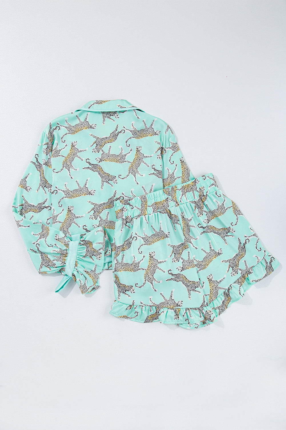 Ensemble pyjama court à volants en satin léopard vert-A WOMAN WE LOVE