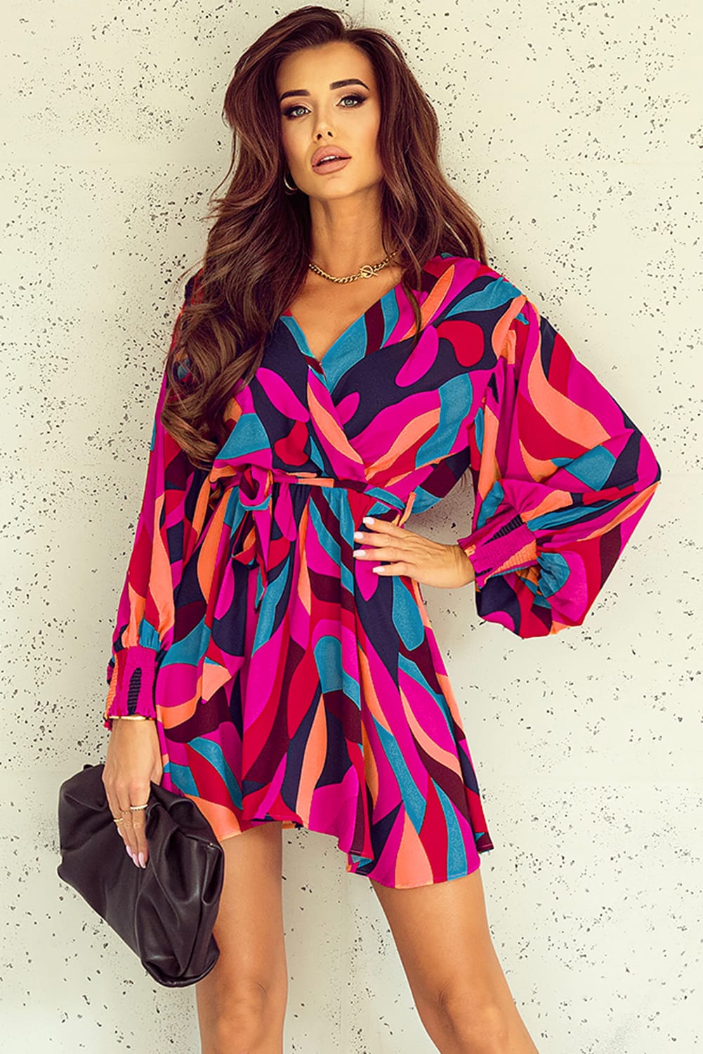 Mini-robe ceinturée à manches bouffantes et imprimé abstrait rouge vif