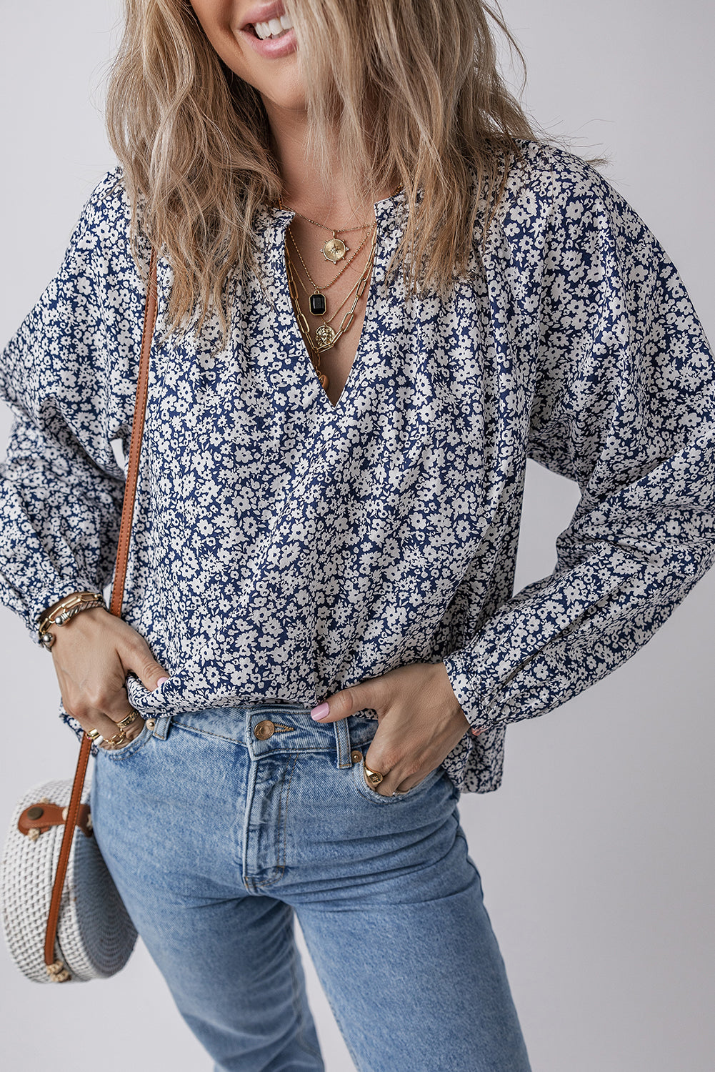 Chemisier bleu à imprimé floral et col en V cranté *-A WOMAN WE LOVE