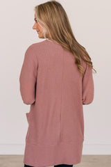 Cardigan en tricot gaufré de couleur unie rouge minéral avec poche-A WOMAN WE LOVE