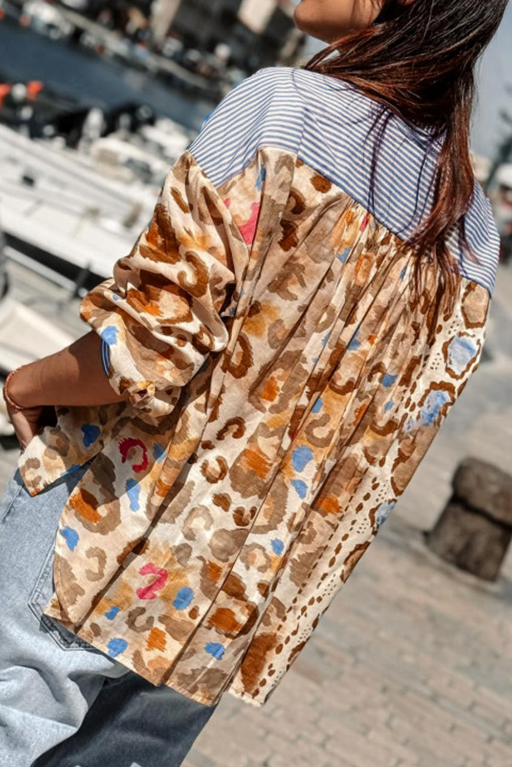 Chemise à col en V en patchwork à rayures léopard colorées beige français clair-A WOMAN WE LOVE
