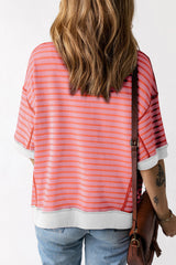 Camiseta multicolor fea con borde contrastante y costuras aparentes