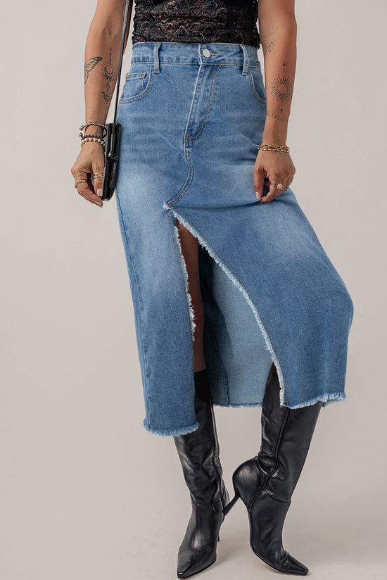 Jupe midi asymétrique en denim fendue effilochée bleu clair