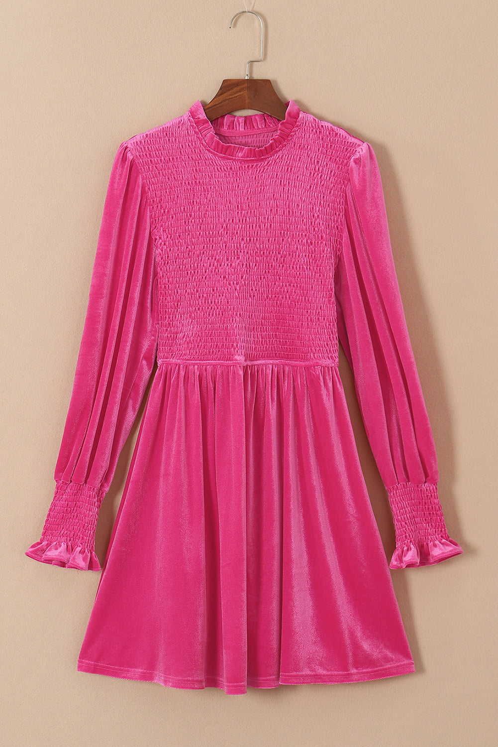 Abito in velluto con corpetto smock a collo rosa