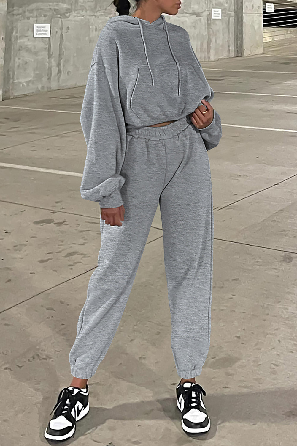 Ensemble de vêtements de sport gris uni avec sweat à capuche et pantalon de jogging à épaules tombantes-A WOMAN WE LOVE