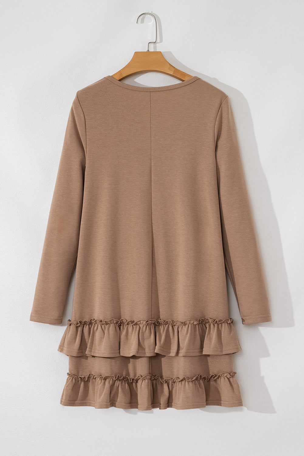 Long sleeve mini-robe and neckline released in goat