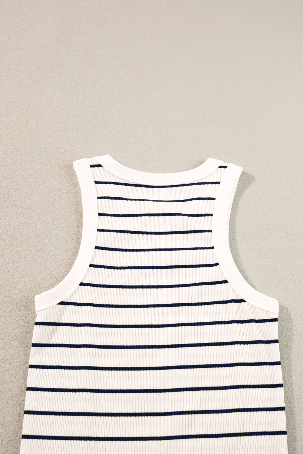 Mini-robe débardeur en tricot côtelé *