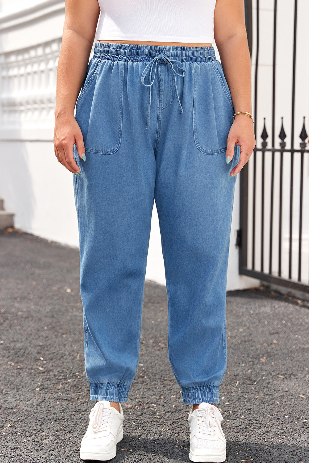 Pantalon de jogging en denim bleu crépuscule avec poches à la taille et cordon de serrage de grande taille