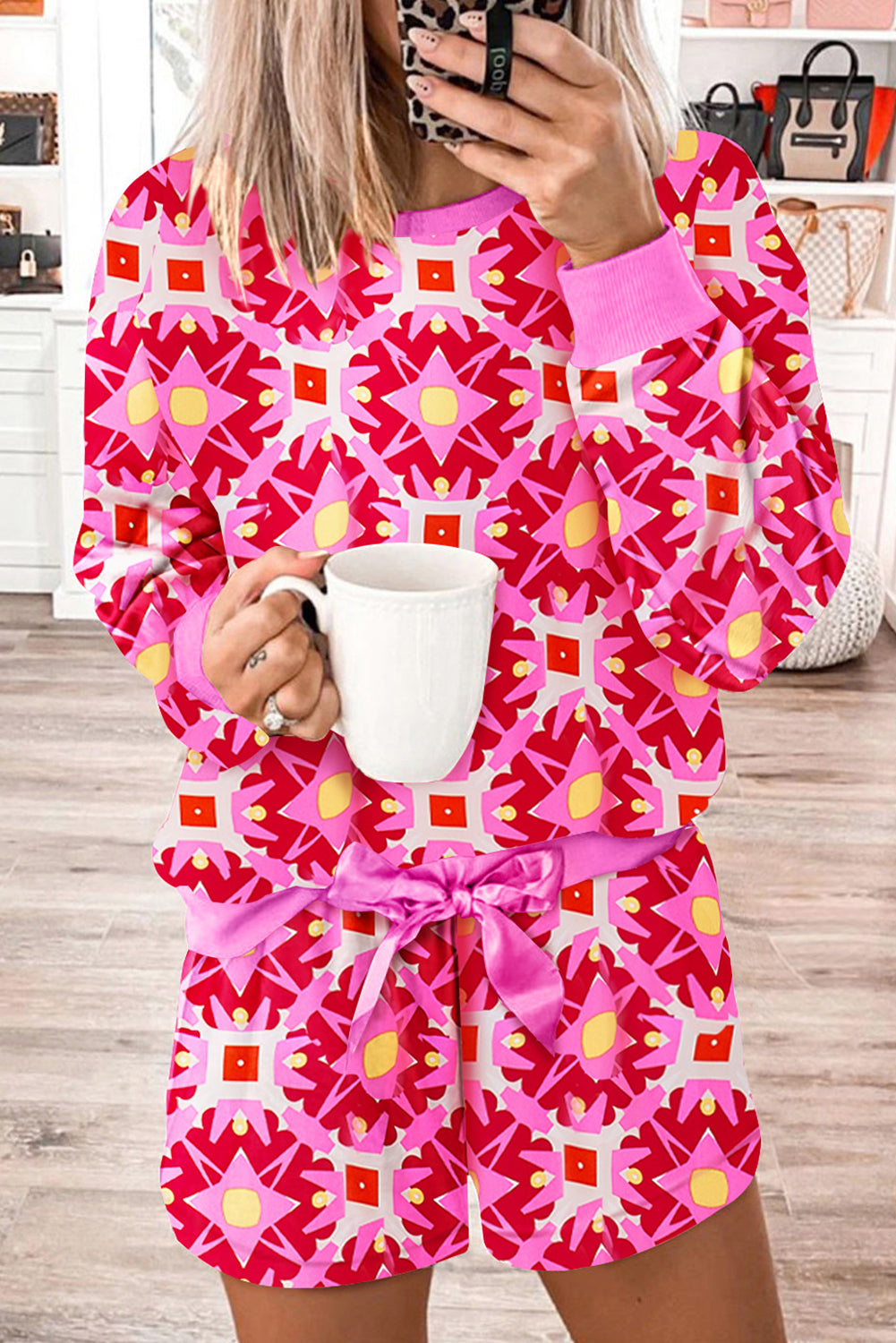 Ensemble haut à manches longues à imprimé géométrique rose Sachet et short à cordon de serrage-A WOMAN WE LOVE