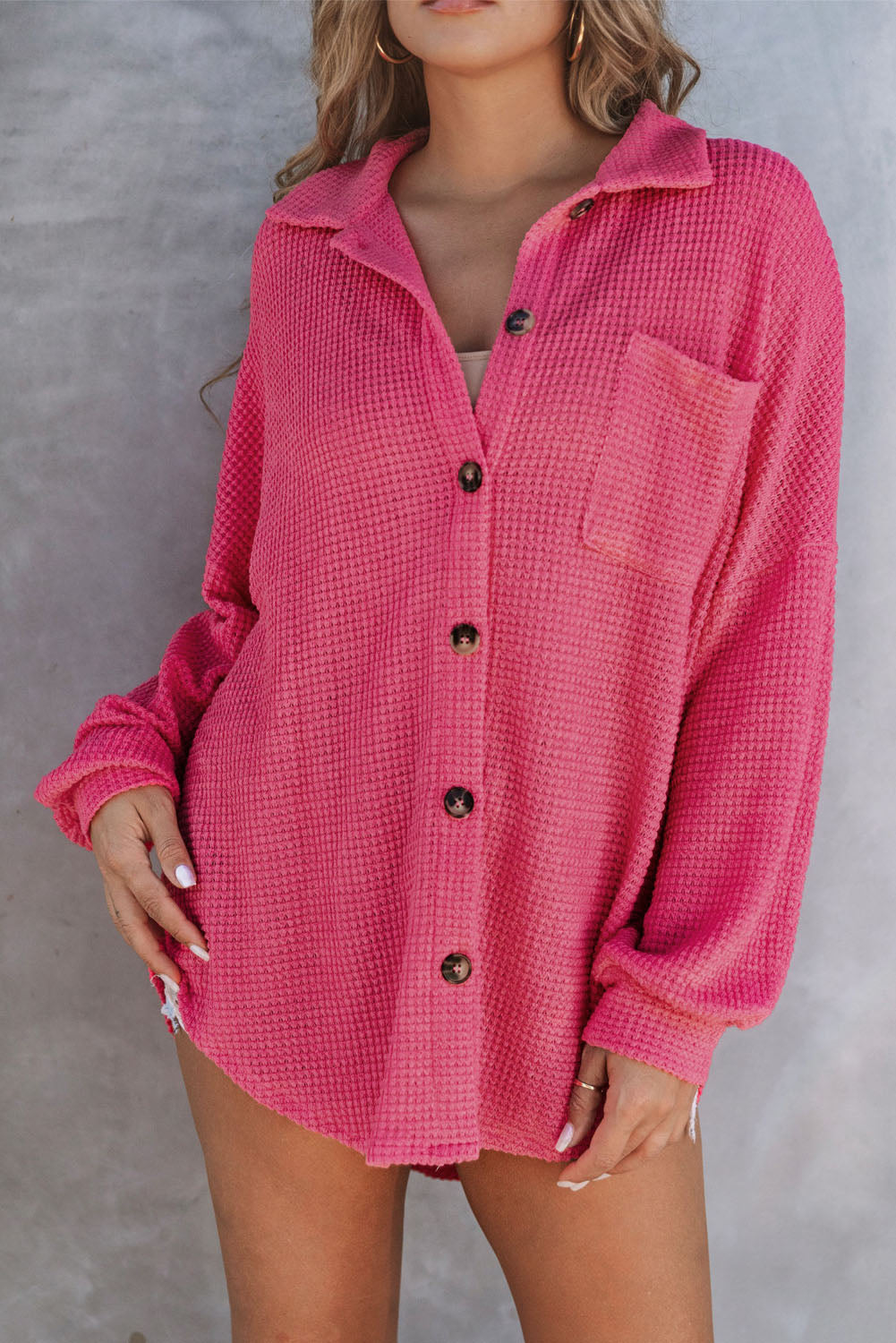 Chemise décontractée boutonnée en tricot gaufré rose