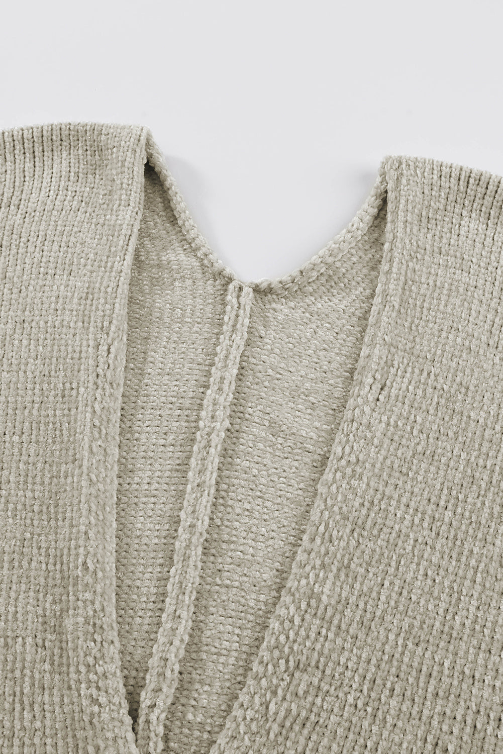 Graue Knöpfe vorne steckte Pullover -Strickjacke