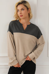 Bloque de color sudadera con cable con collar gris de carbono