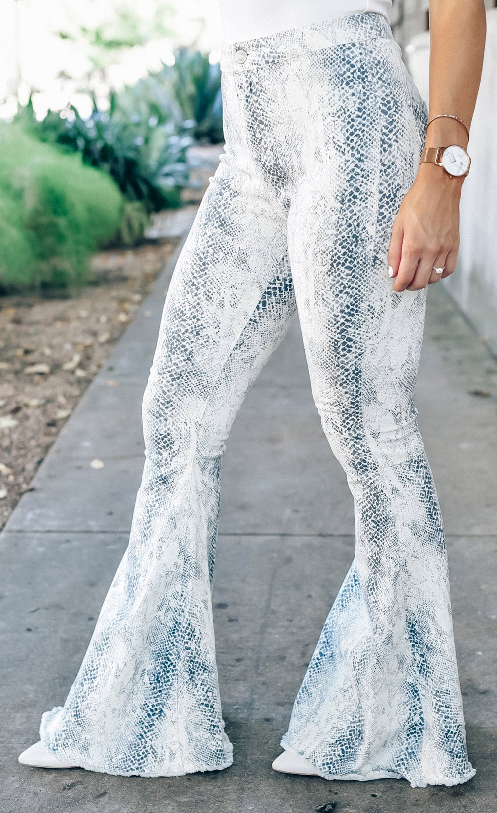 Pantalones de bengala de estampado de cintura de moda blanca occidental