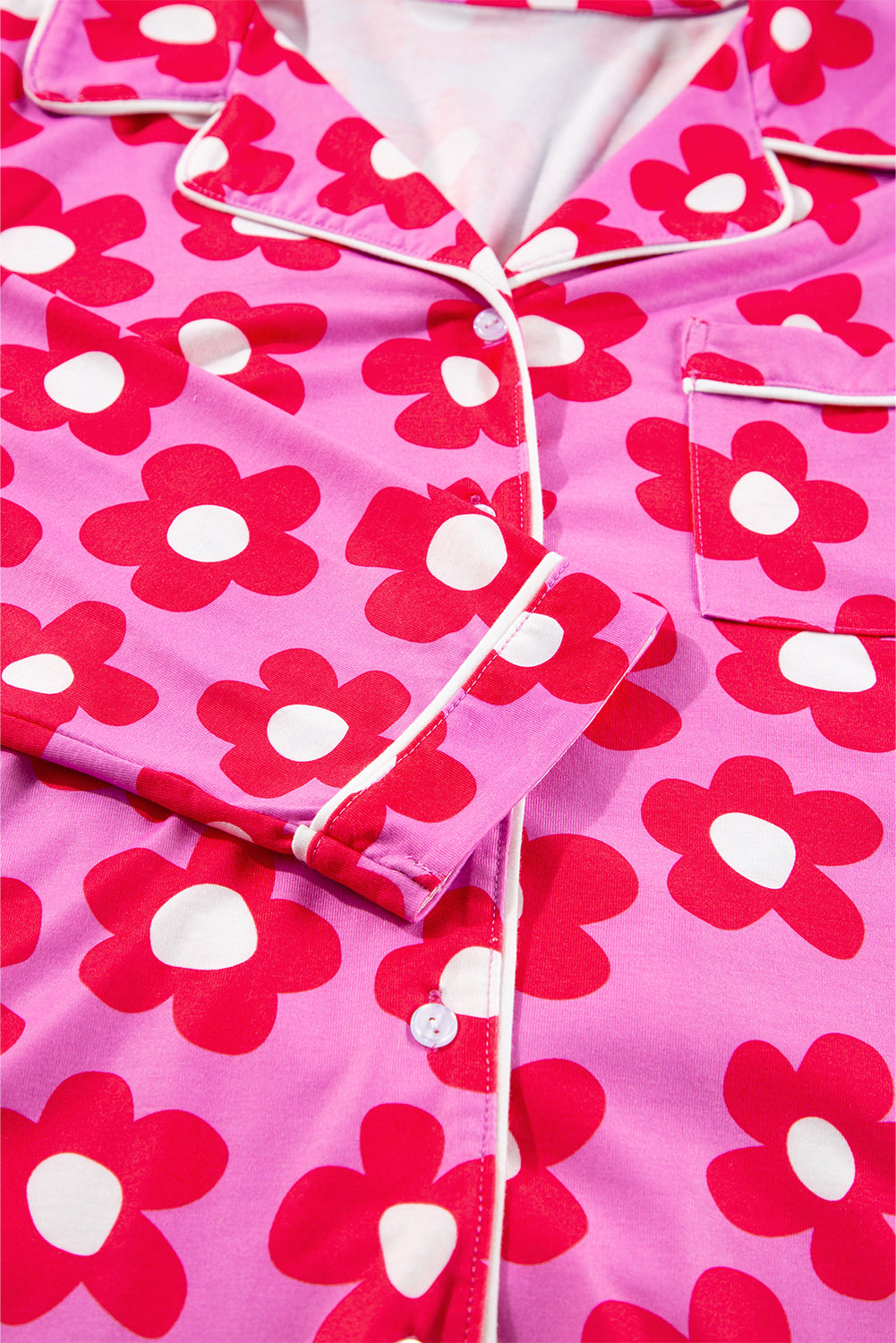 Ensemble pyjama chemise et short à manches longues et imprimé fleurs roses-A WOMAN WE LOVE