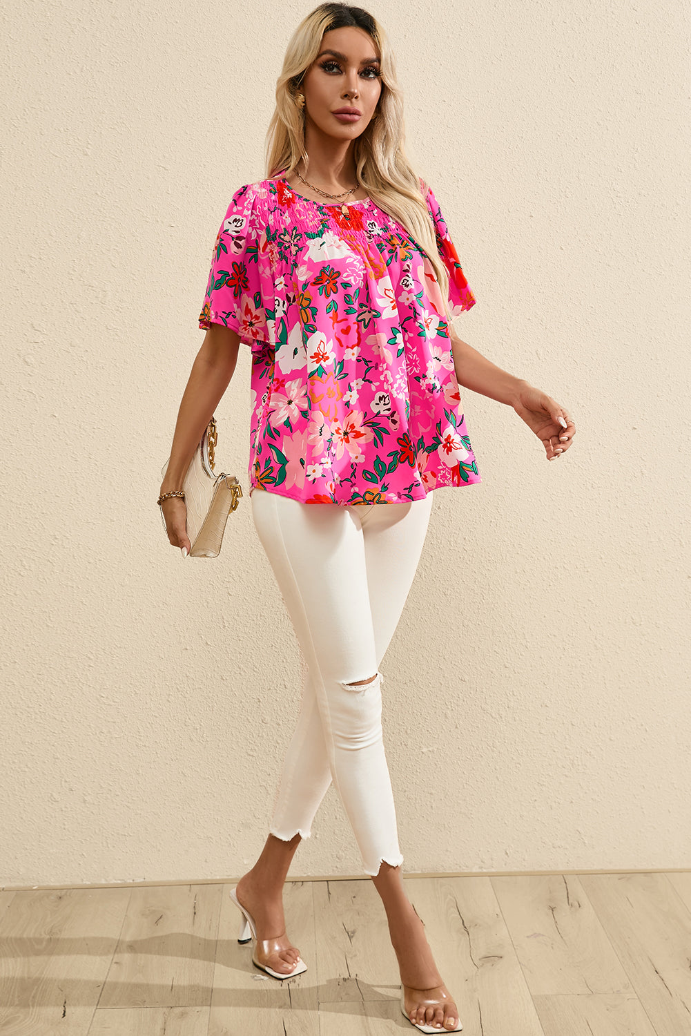 Blouse smockée à manches courtes et fleurs rose-A WOMAN WE LOVE