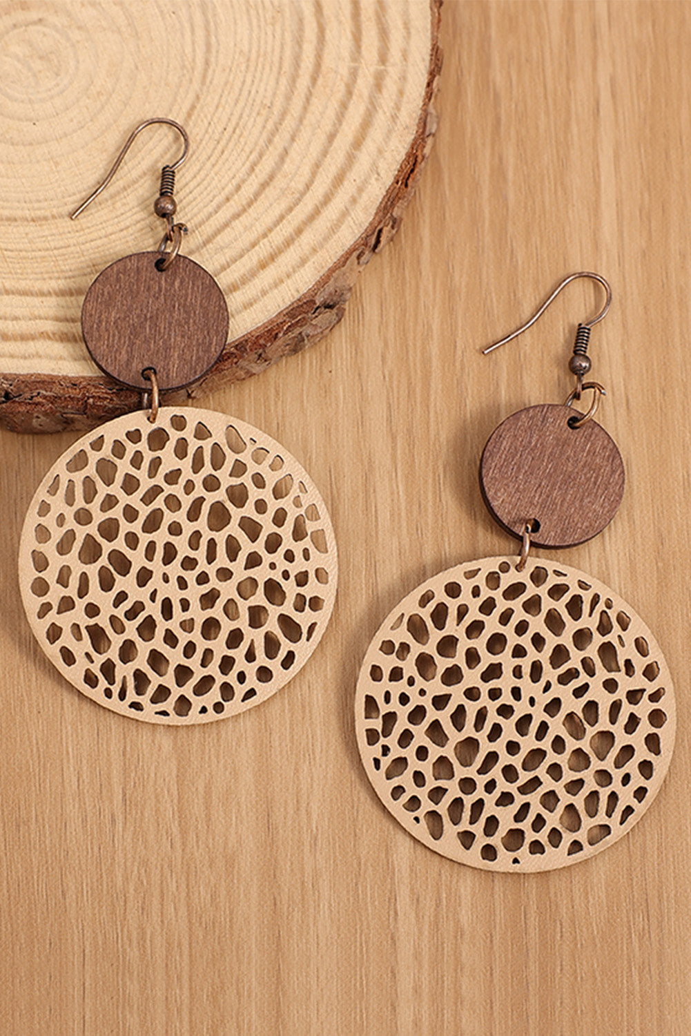 Boucles d'oreilles pendantes rondes en bois ajourées kaki