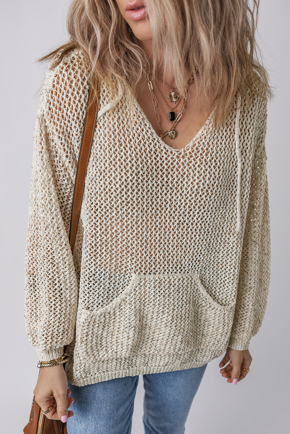 Pull à capuche avec poche kangourou ajourée et col en V