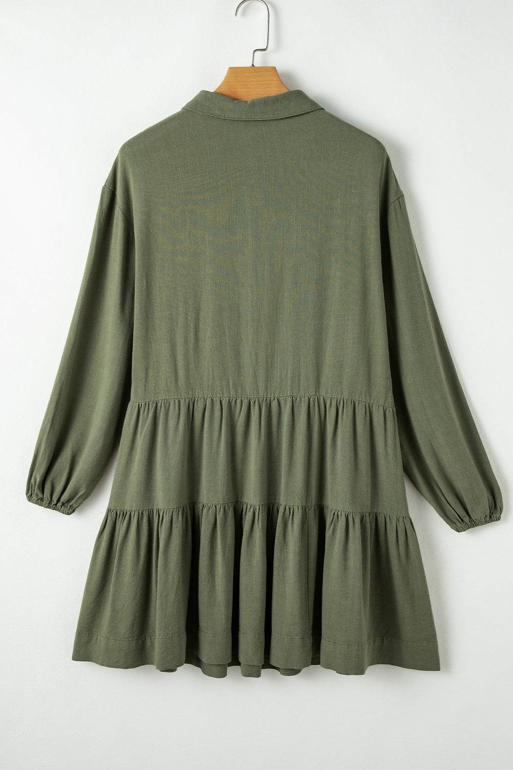 Mini-Robe folded shirt buttoned with puffy sleeves and several jungle green levels