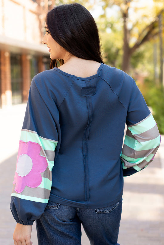 Over-dimensional high with raglan sleeves *