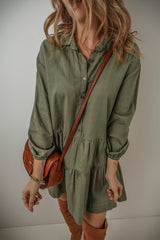 Mini-Robe folded shirt buttoned with puffy sleeves and several jungle green levels