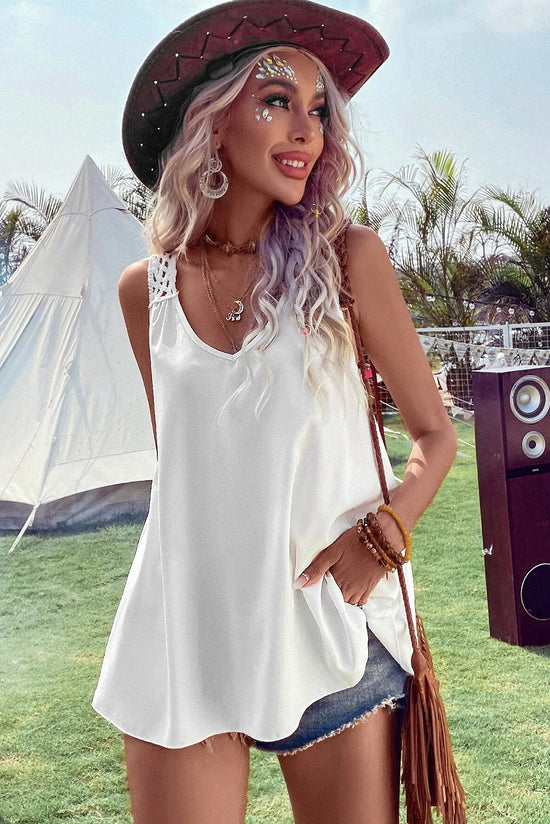 Sleeveless white tunic *