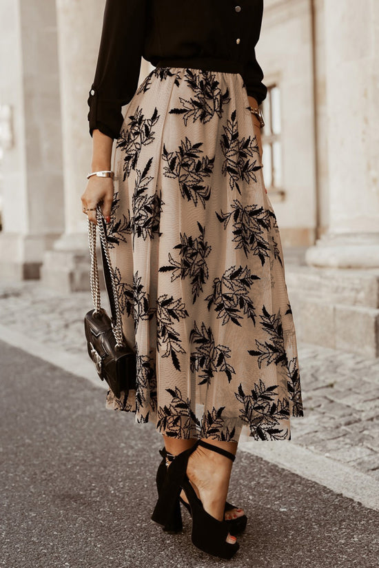 Long waist skirt embroidered with apricot floral leaves *