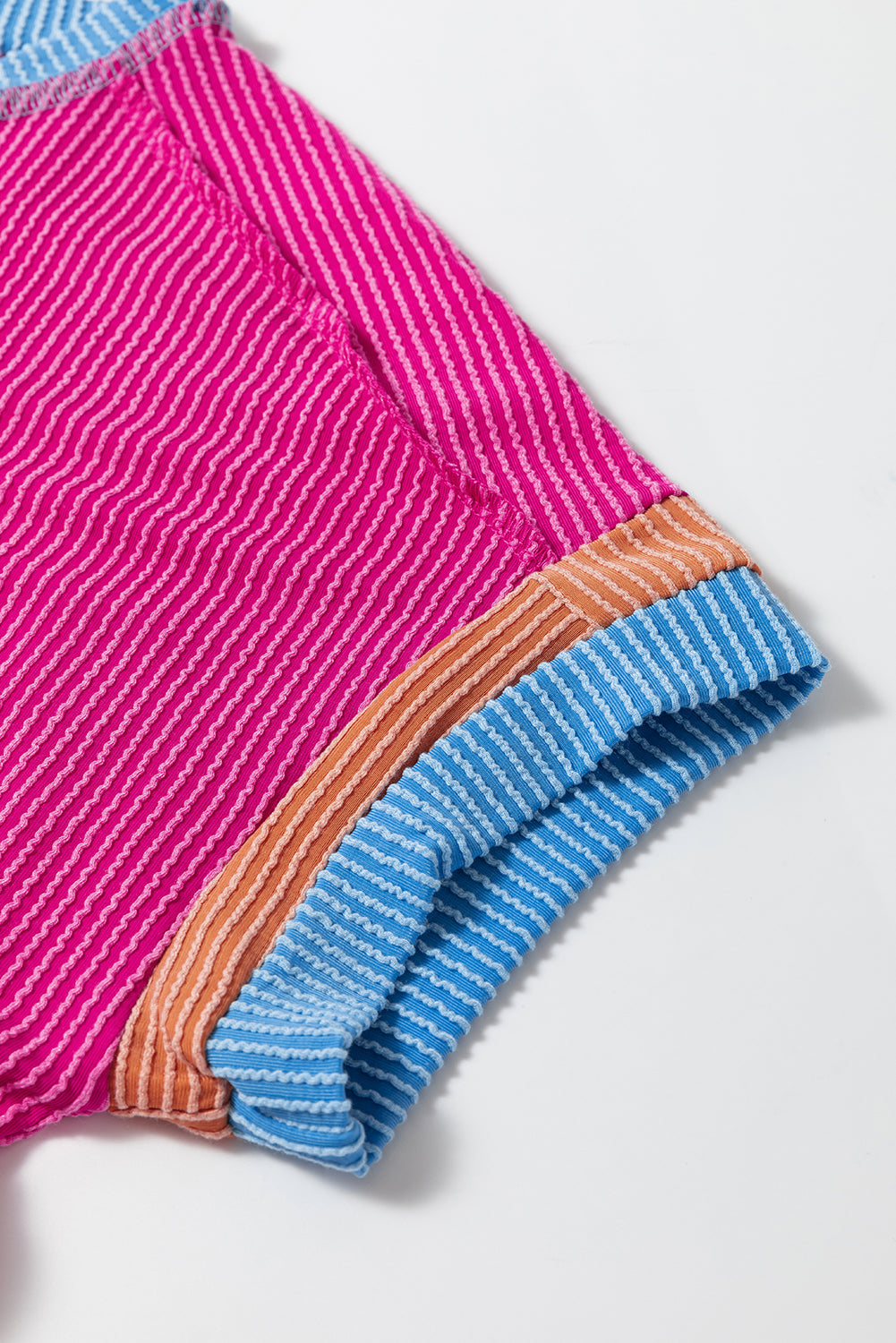 T-shirt with round neck and contrasting border textured bright pink