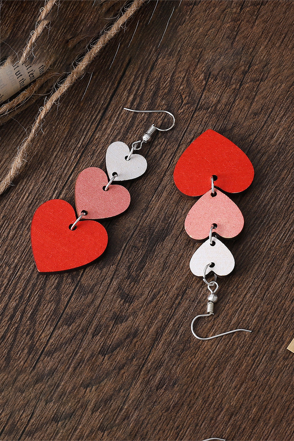 Boucle d'oreille pendante à plusieurs niveaux en forme de cœur rouge pour la Saint-Valentin-A WOMAN WE LOVE