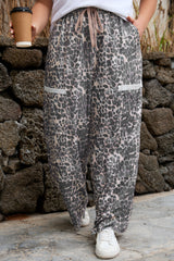 Pantalon ample vert kaki léopard grande taille à bords bruts et poches